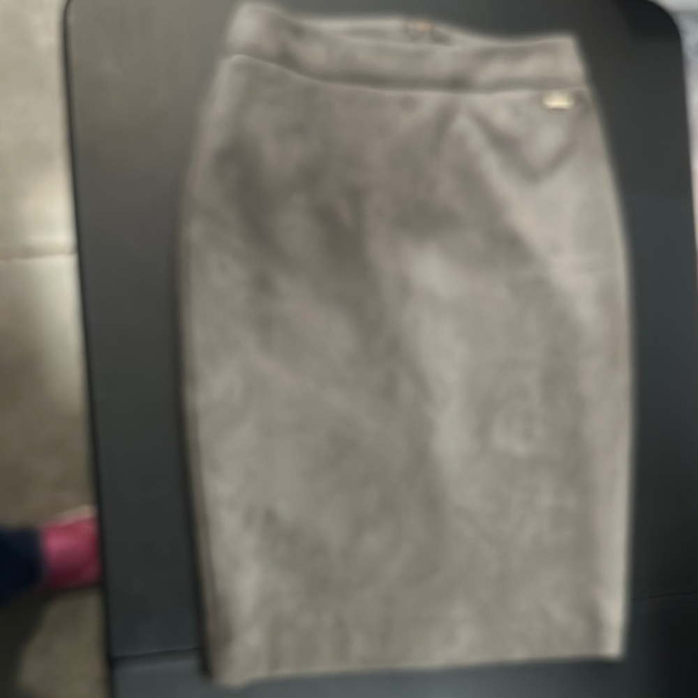 T Tahari women’s Gray faux Suade Pencil Midi Skirt size xs